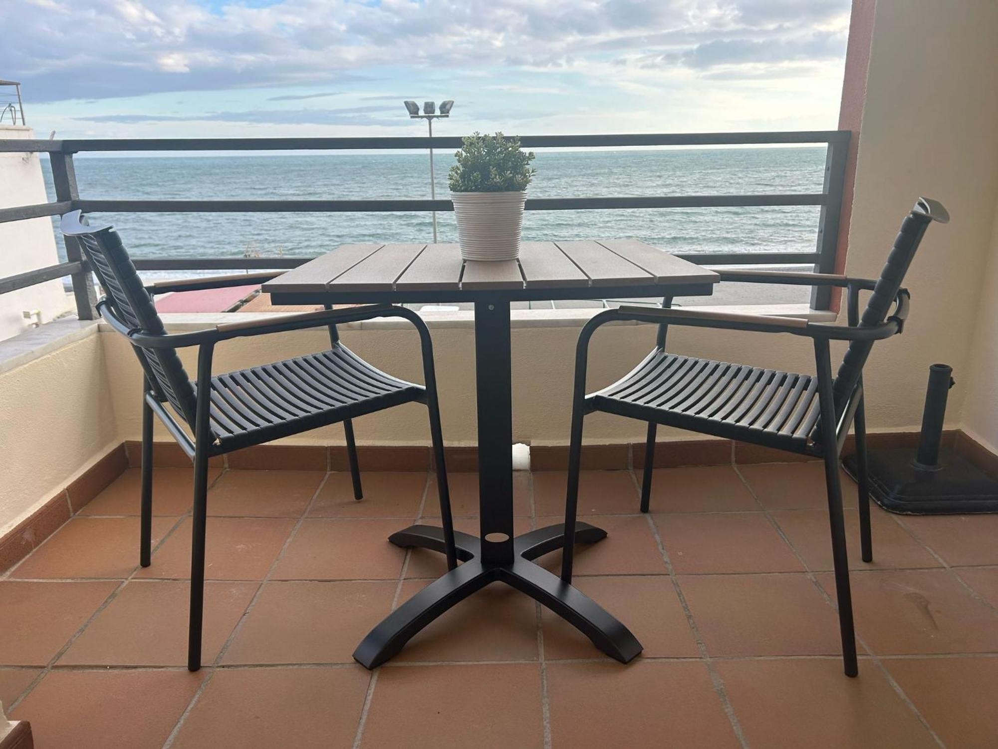 Maravilloso Apartamento En Primera Linea De Playa Con Vistas Al Mar En Caleta De Velez 2 D Buitenkant foto