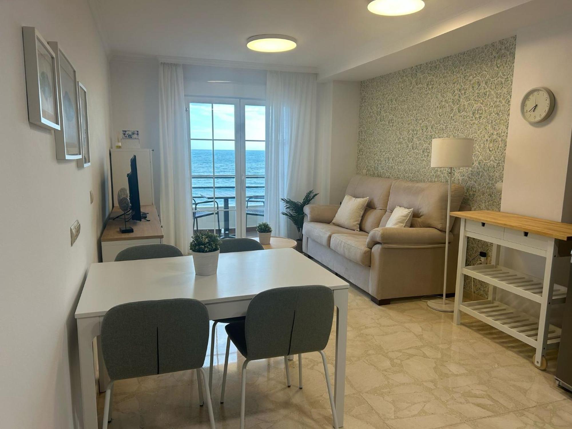 Maravilloso Apartamento En Primera Linea De Playa Con Vistas Al Mar En Caleta De Velez 2 D Buitenkant foto